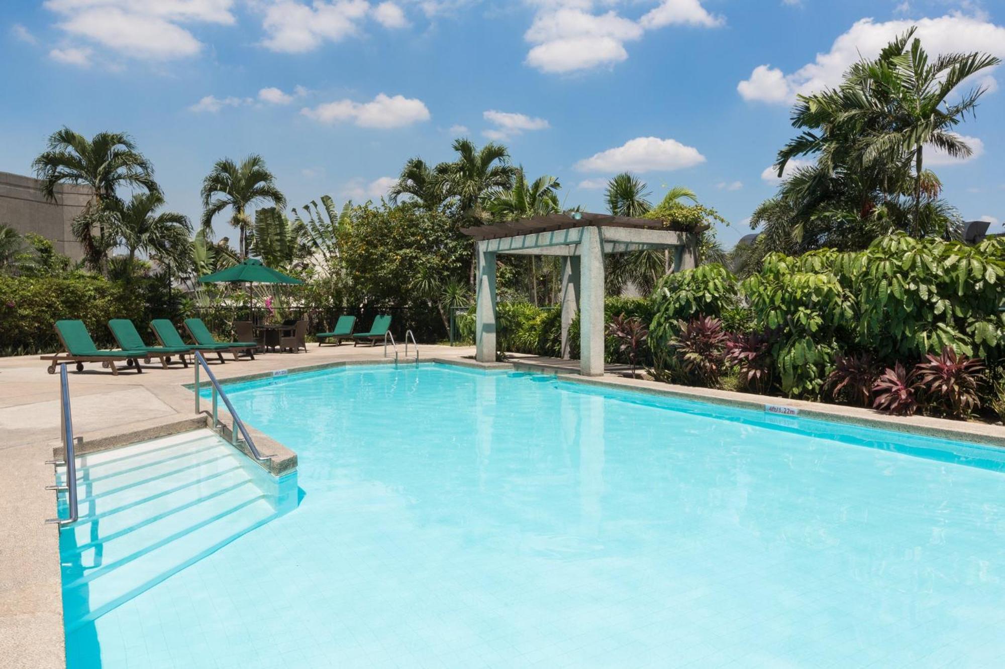 Holiday Inn & Suites Manila Galleria By Ihg Pasig City Kültér fotó